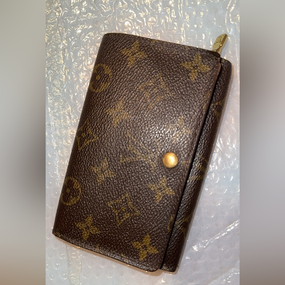 Louis Vuitton Wallet Authentic coffre- fort wallet